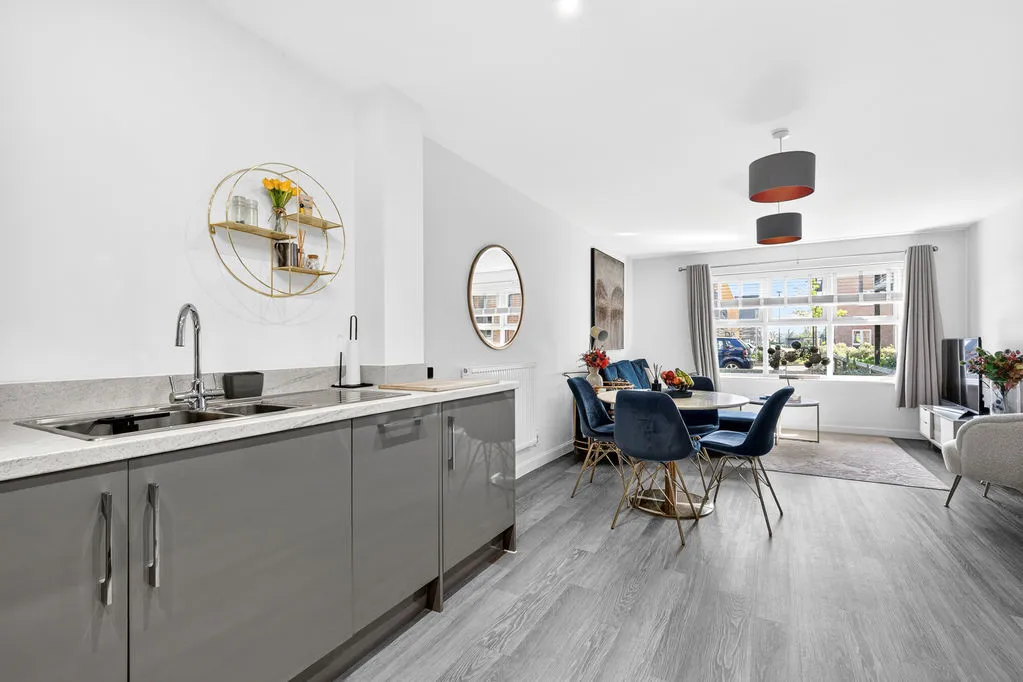 65 Bell Farm Way Hersham, Walton-On-Thames KT12 5BQ, photo 7