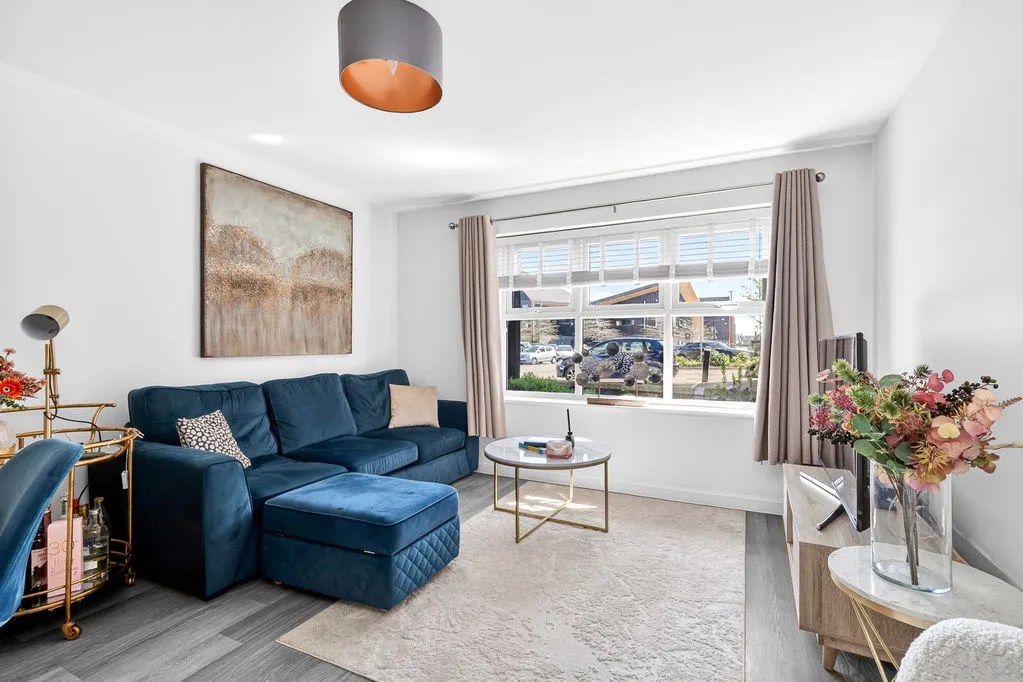 65 Bell Farm Way Hersham, Walton-On-Thames KT12 5BQ, photo 5