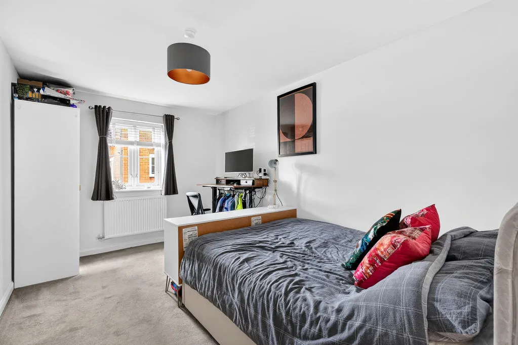 65 Bell Farm Way Hersham, Walton-On-Thames KT12 5BQ, photo 14