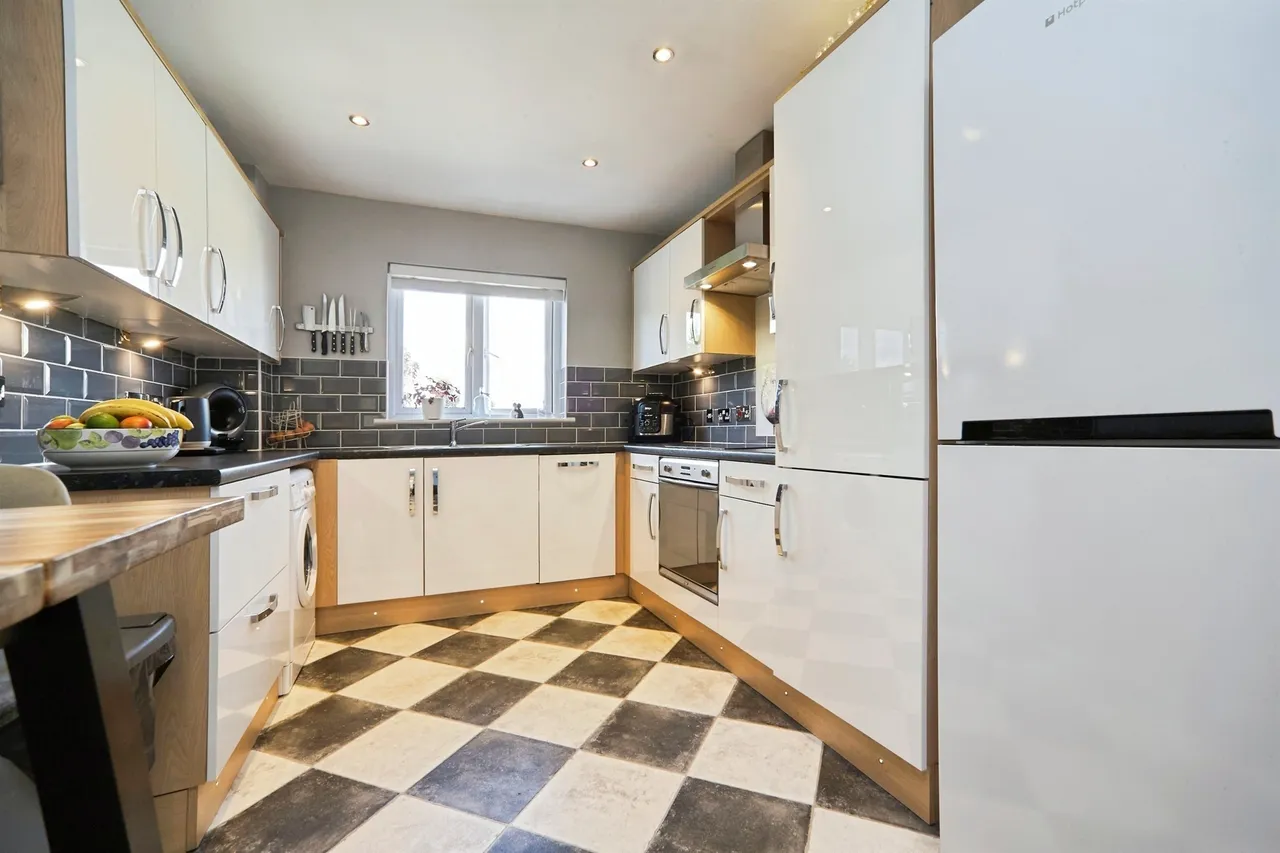 Fieldmoor Lodge, Pudsey, LS28, photo 9