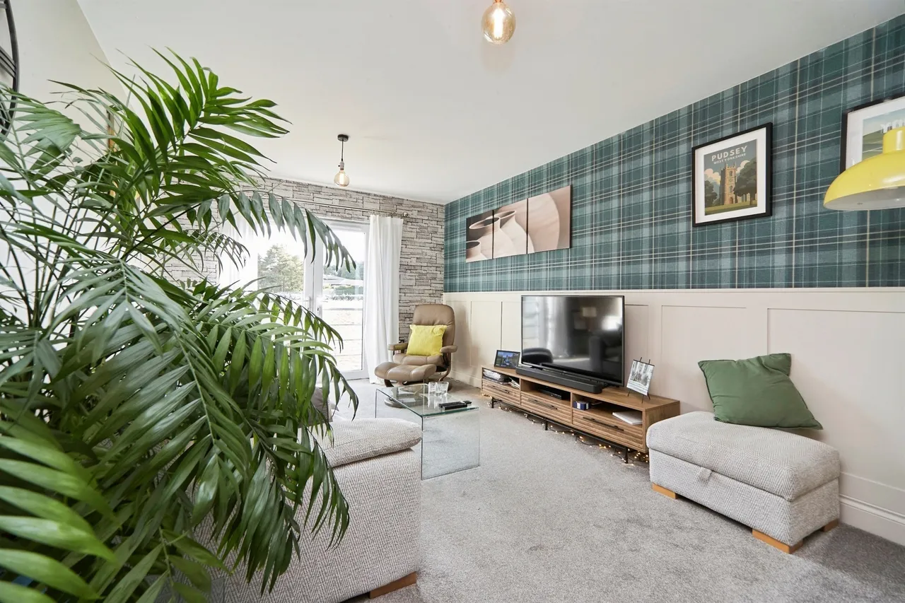 Fieldmoor Lodge, Pudsey, LS28, photo 2