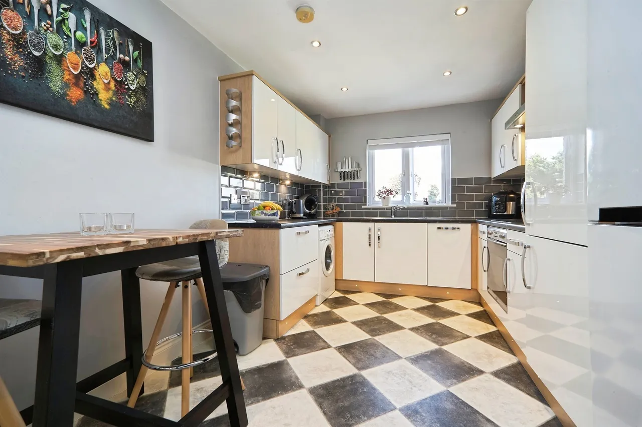 Fieldmoor Lodge, Pudsey, LS28, photo 7