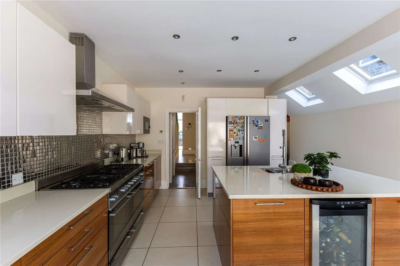 Gowan Avenue, Fulham, London, SW6 6RF, photo 5