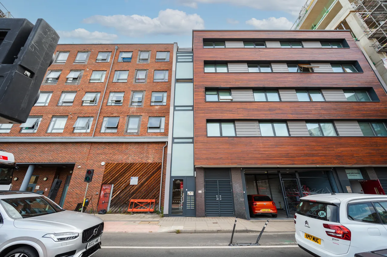 1 bed flat to rent — Flat 8 Canalside Studios, 8-14 St Pancras Way, London
