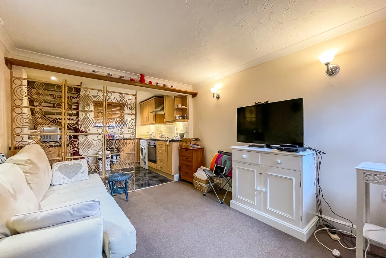 3 Elm Cottages Quomp, Ringwood, Ringwood, BH24 1NS, photo 2