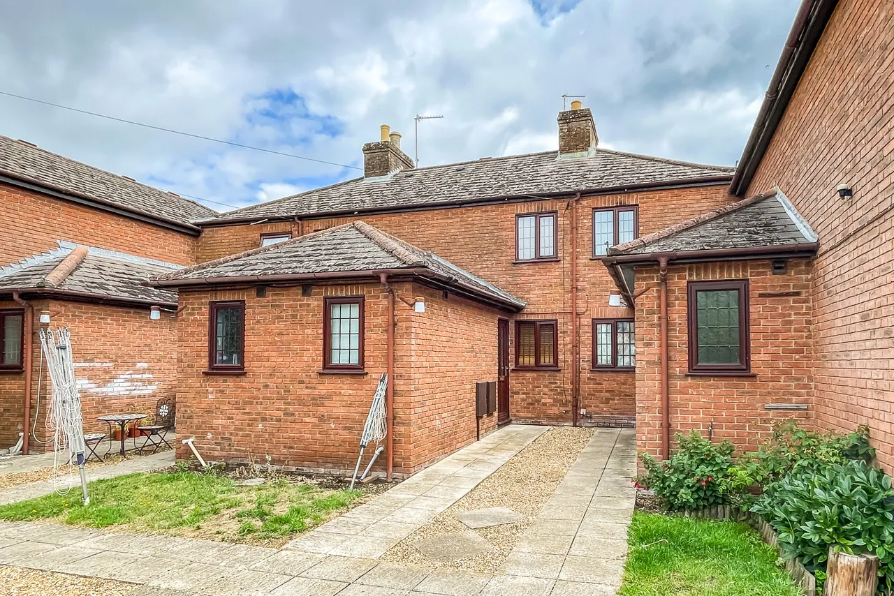 2 bed house for sale — 3 Elm Cottages Quomp, Ringwood, Ringwood, BH24 1NS
