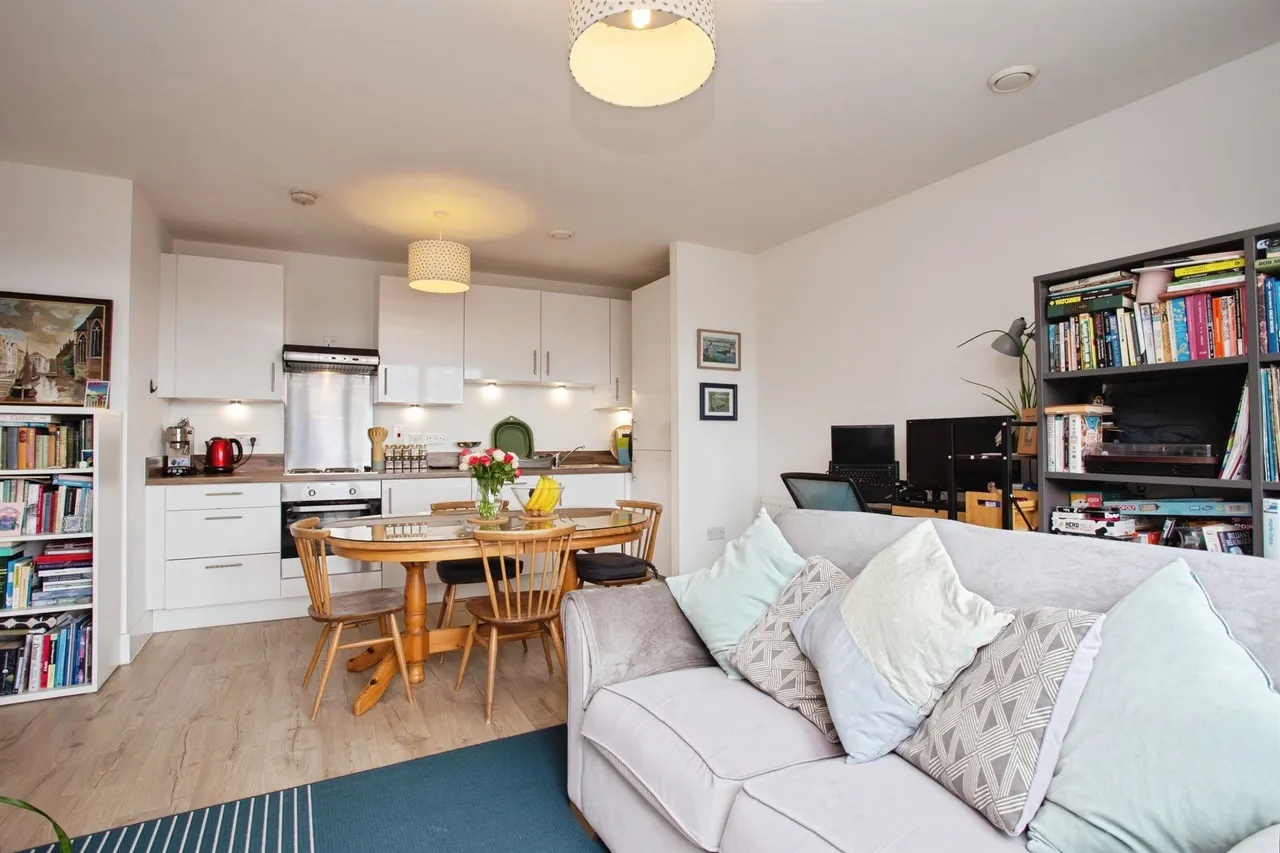 Lyon Road, Harrow, photo 2