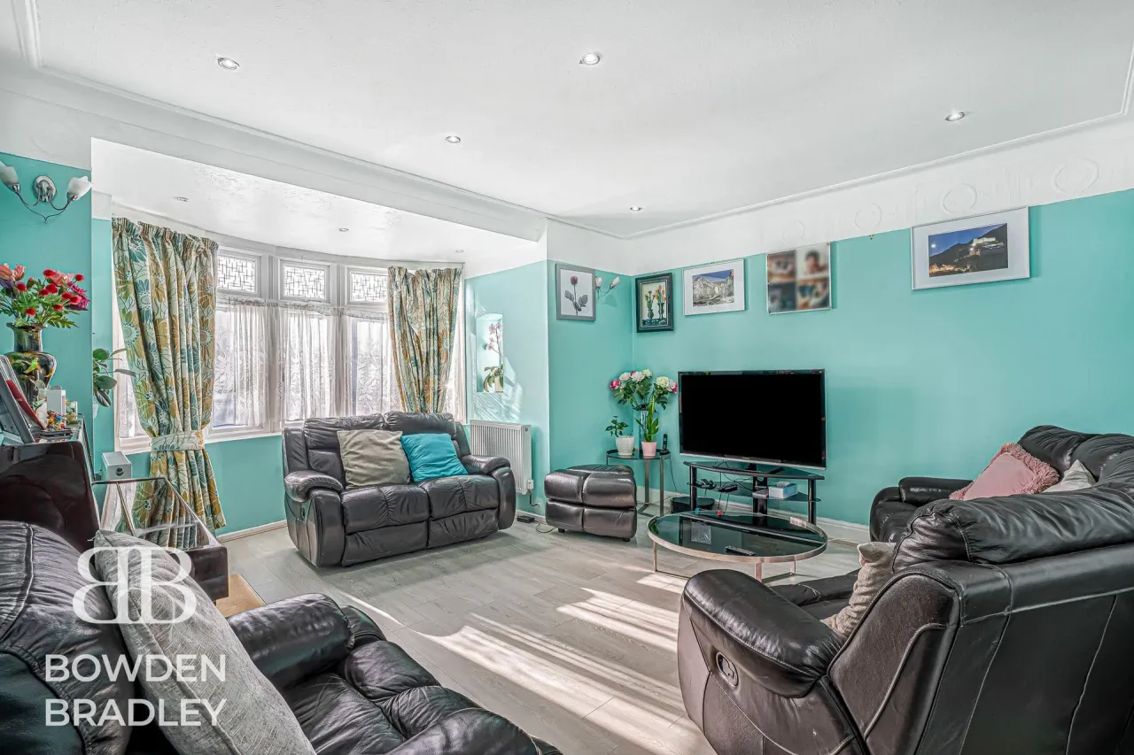 Highwood Gardens, Clayhall, IG5, photo 27