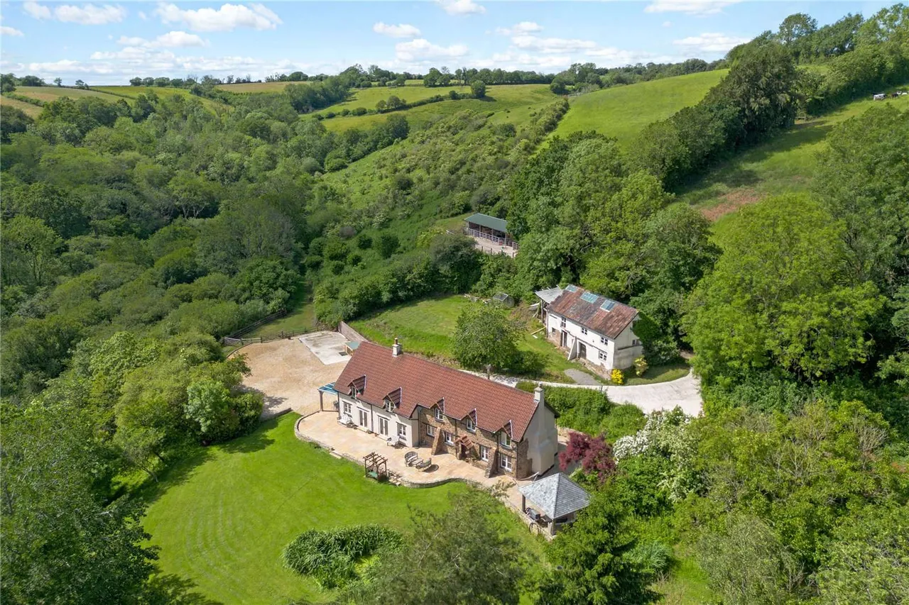 5 bed house for sale — Templeton, Tiverton, Devon, EX16 8BJ