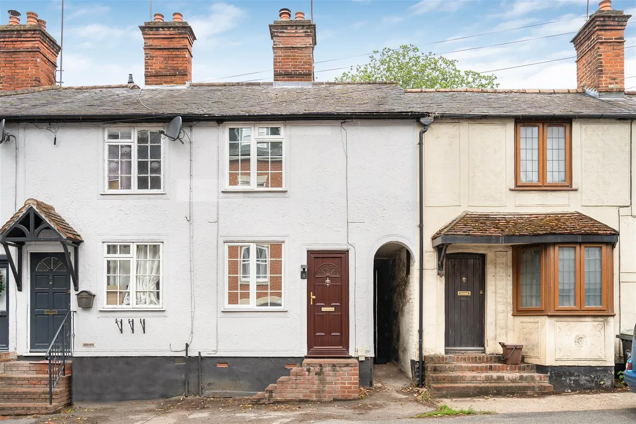 2 bed property for sale, Silver Street, Stansted, CM24