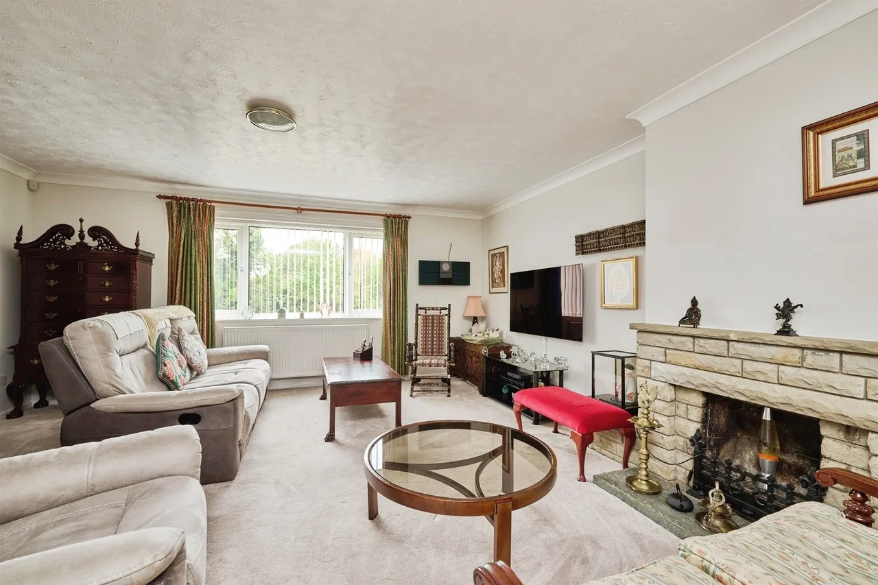 High Street, Huntingdon, PE28, photo 2
