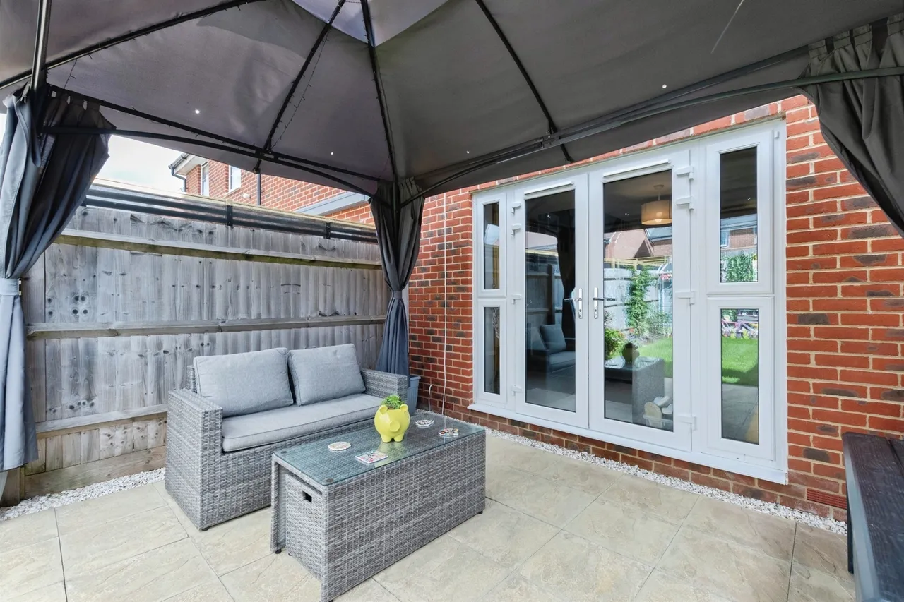 Becket Crescent, Bearwood, BH11, photo 17