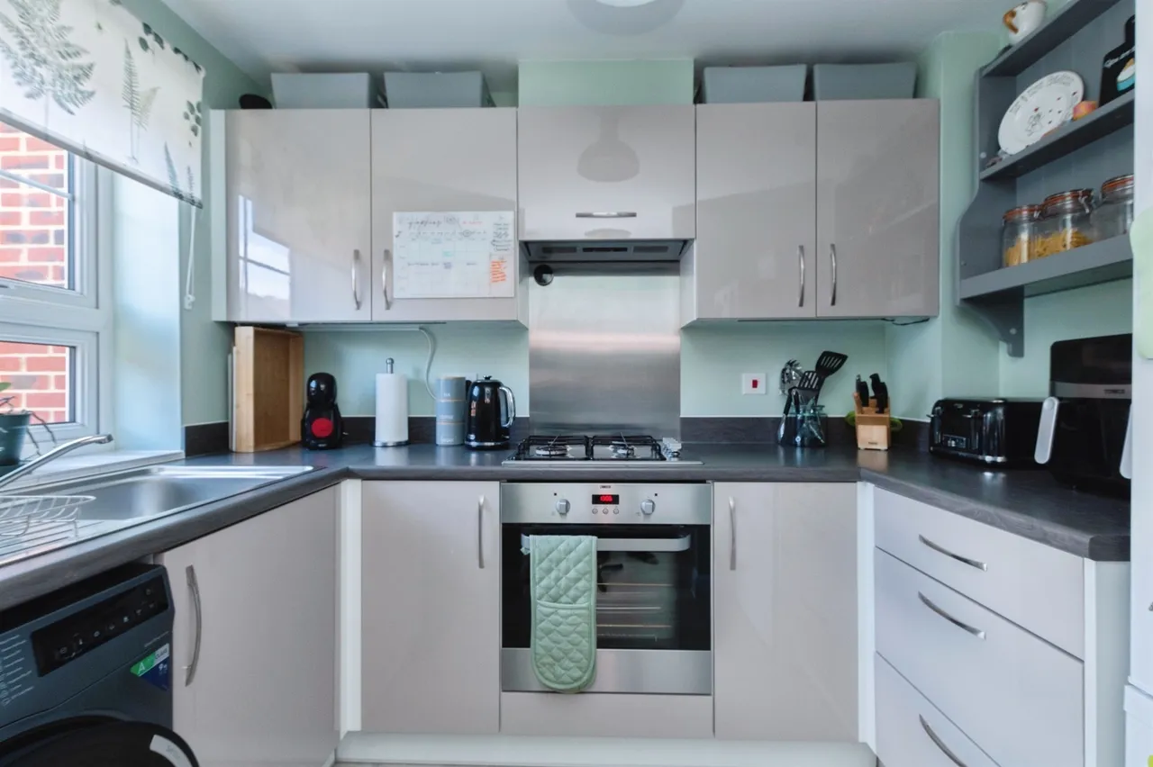 Becket Crescent, Bearwood, BH11, photo 7