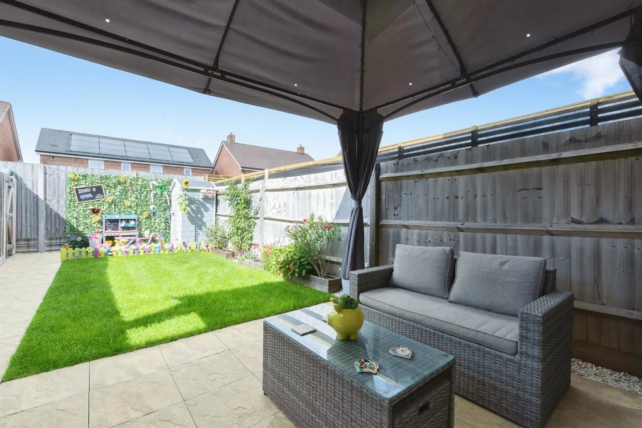 Becket Crescent, Bearwood, BH11, photo 18