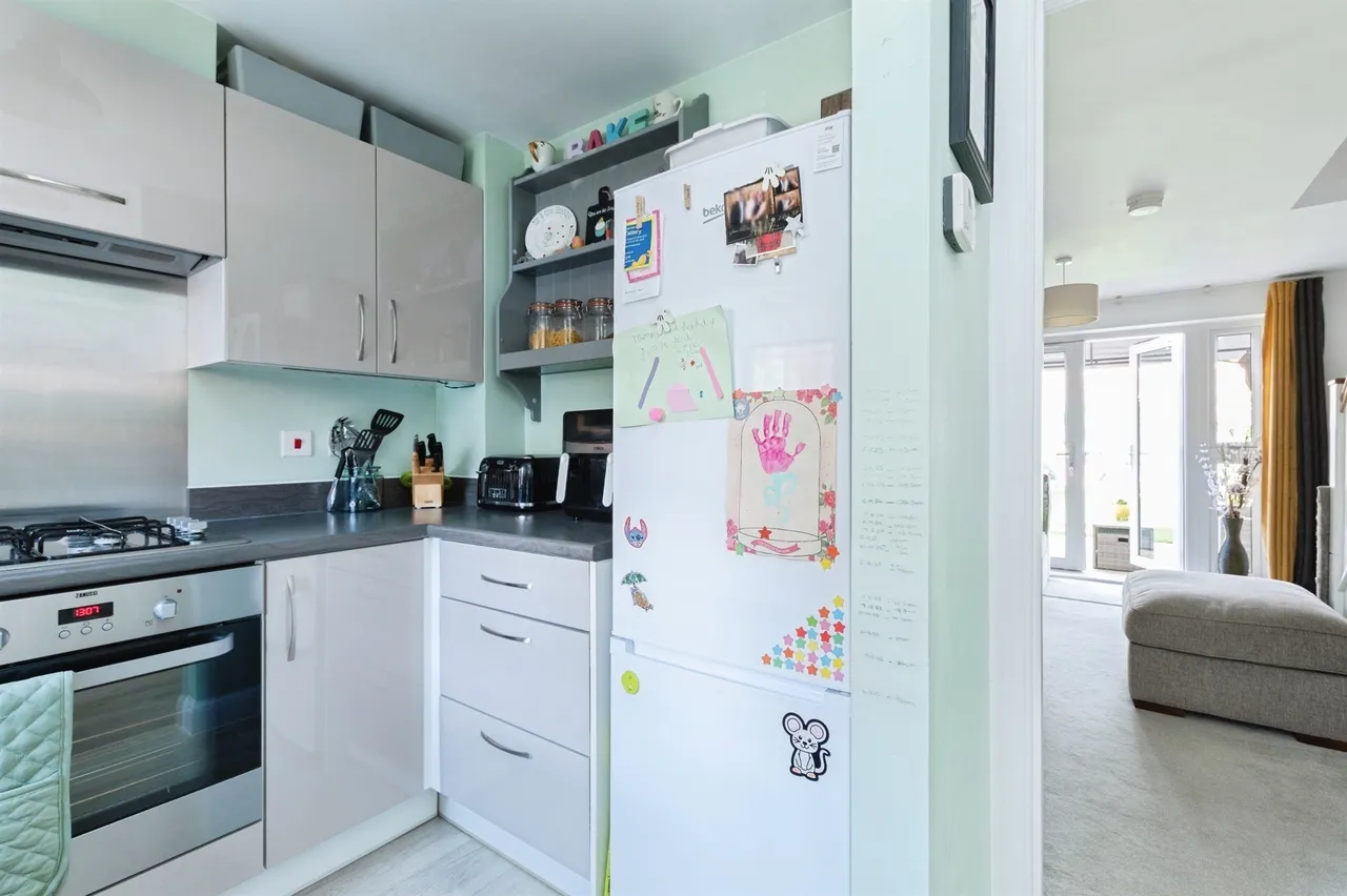 Becket Crescent, Bearwood, BH11, photo 8