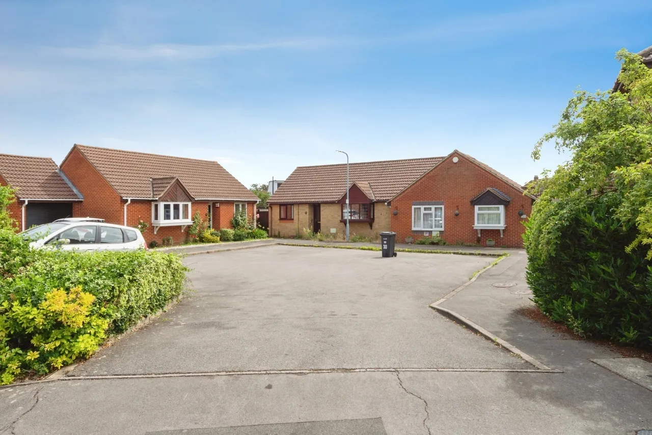 Cumberland Close, Ilford, IG6, photo 18