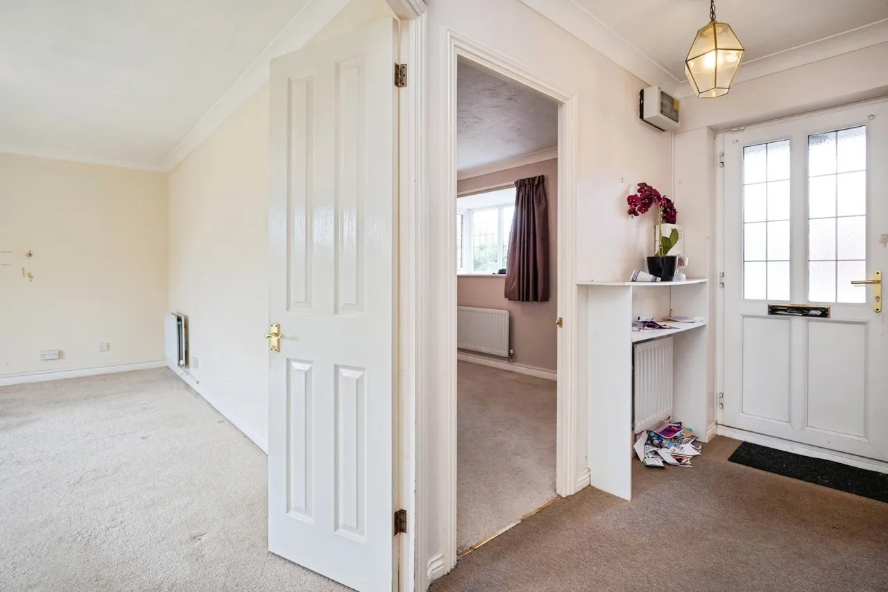Cumberland Close, Ilford, IG6, photo 10