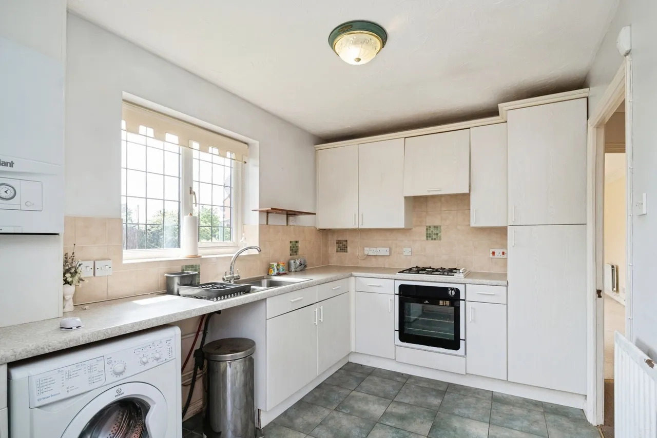 Cumberland Close, Ilford, IG6, photo 9