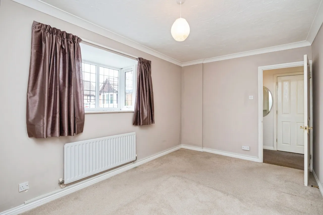 Cumberland Close, Ilford, IG6, photo 12