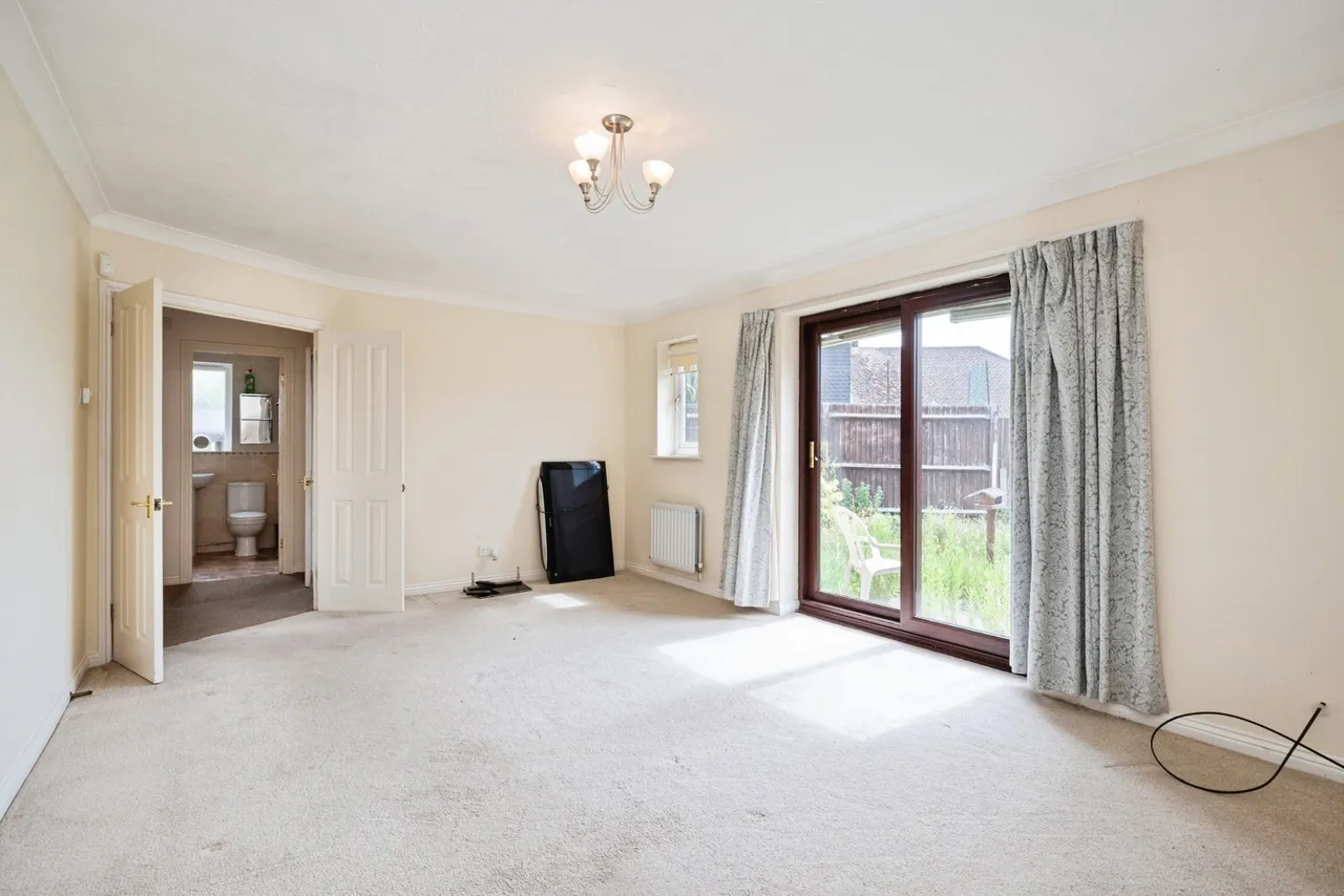 Cumberland Close, Ilford, IG6, photo 4