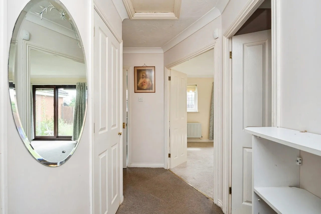 Cumberland Close, Ilford, IG6, photo 3