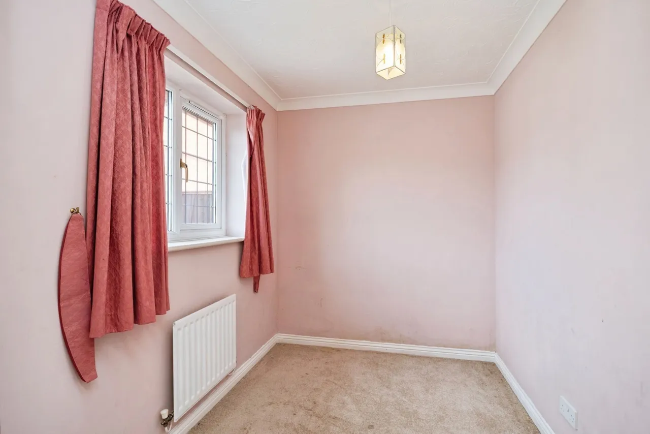 Cumberland Close, Ilford, IG6, photo 14