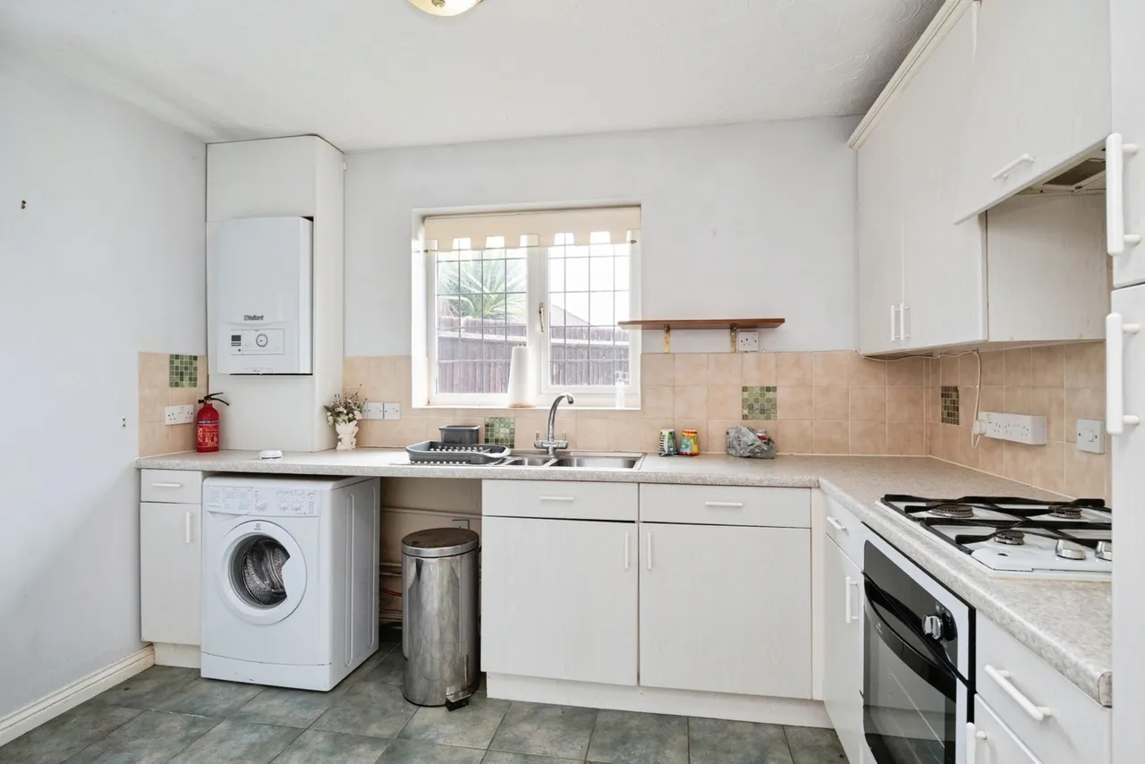 Cumberland Close, Ilford, IG6, photo 8