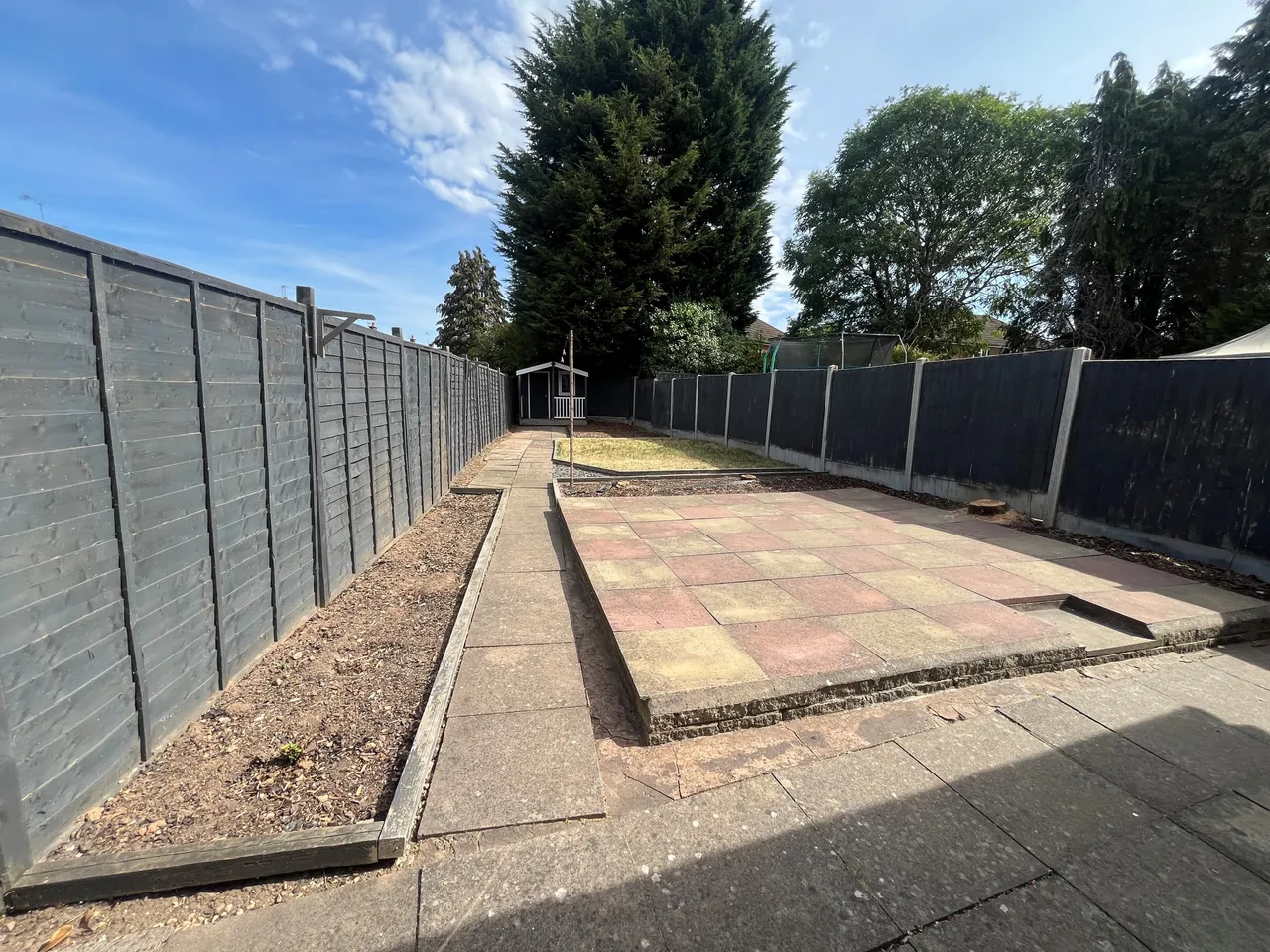 3 bed property to rent — Queensway, Wollescote