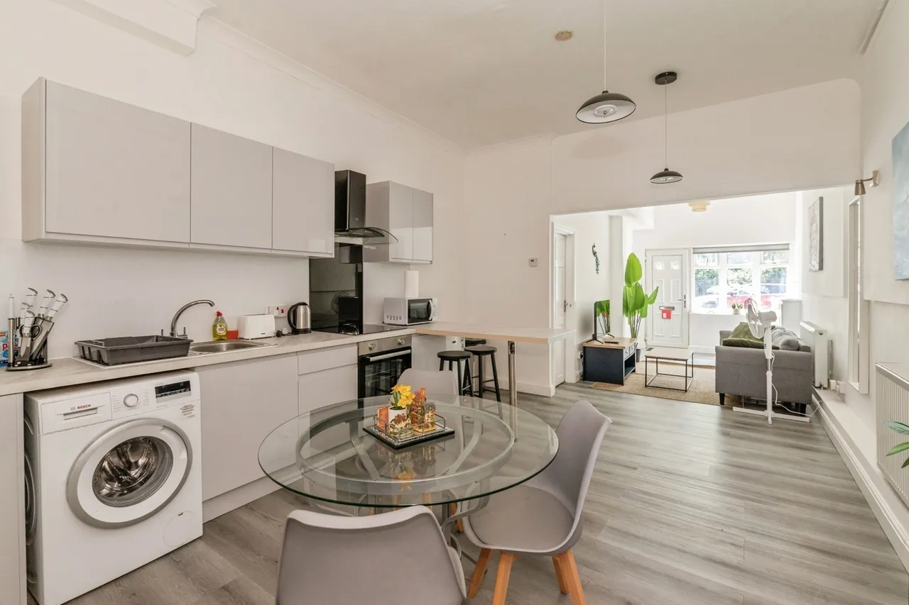 Dock Road, Tilbury, Essex, RM18, photo 3