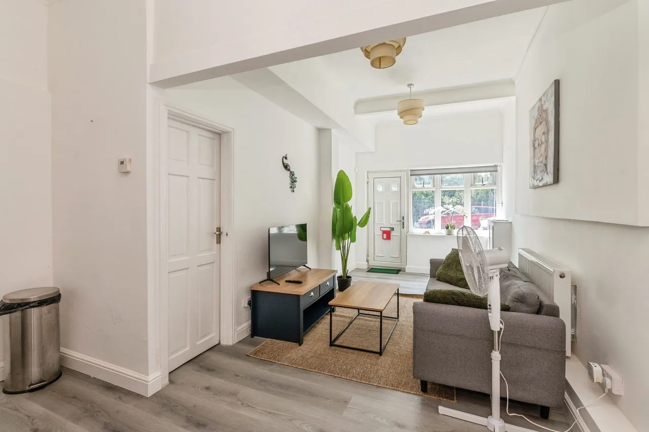 Dock Road, Tilbury, Essex, RM18, photo 4