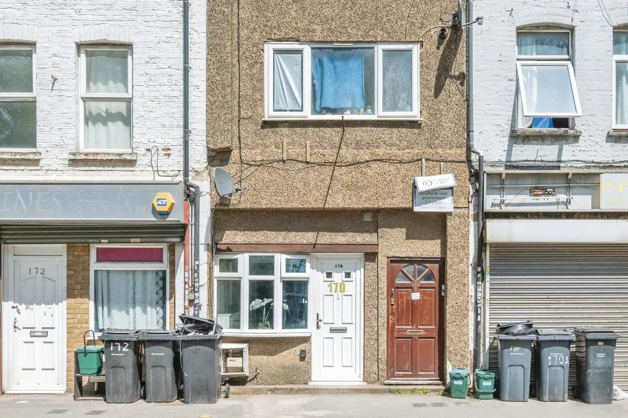 1 bed flat for sale — Dock Road, Tilbury, Essex, RM18