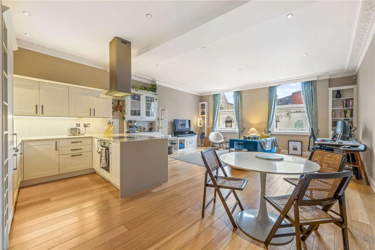 1 bed flat for sale — The Quadrant, Richmond, Surrey, TW9 1BP