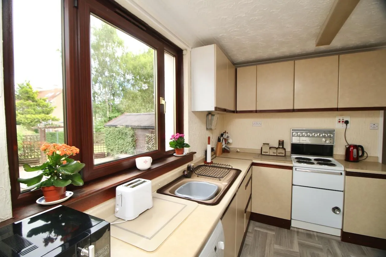 Millbrae Avenue, Chryston, G69 9LX, photo 8