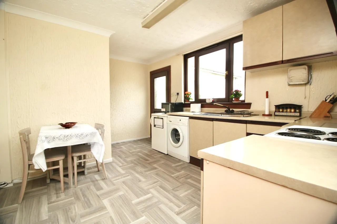 Millbrae Avenue, Chryston, G69 9LX, photo 5