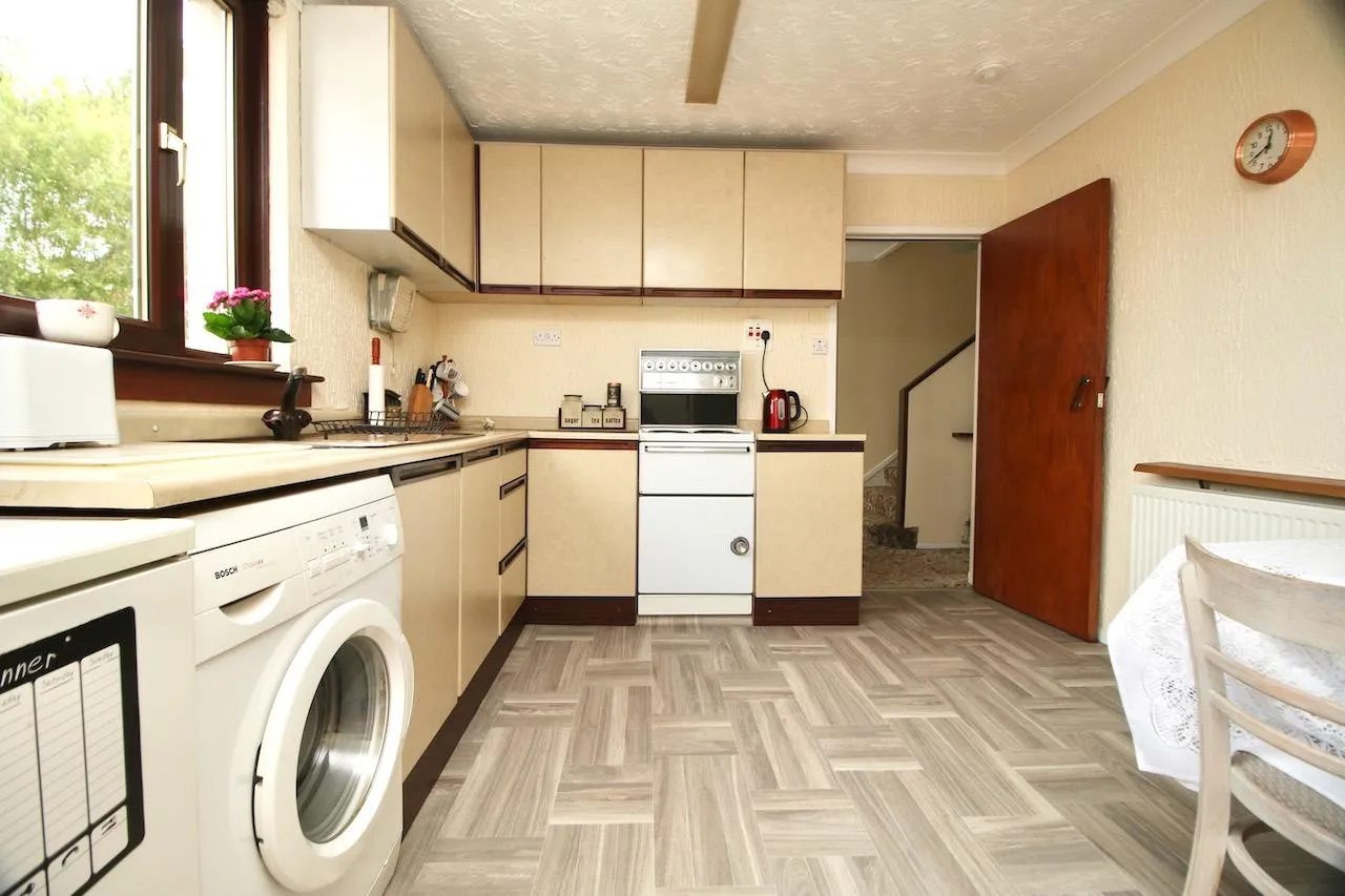 Millbrae Avenue, Chryston, G69 9LX, photo 7