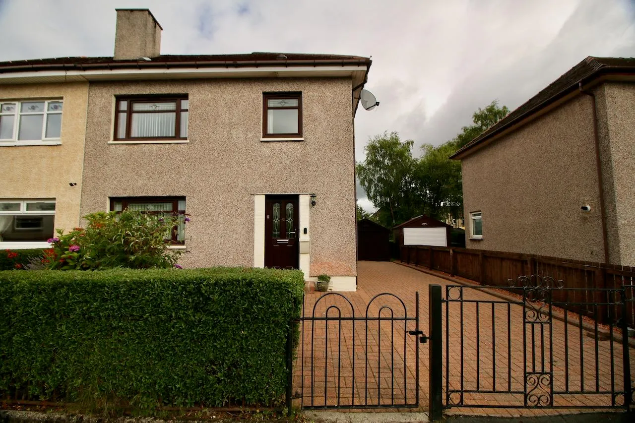 3 bed house for sale — Millbrae Avenue, Chryston, G69 9LX
