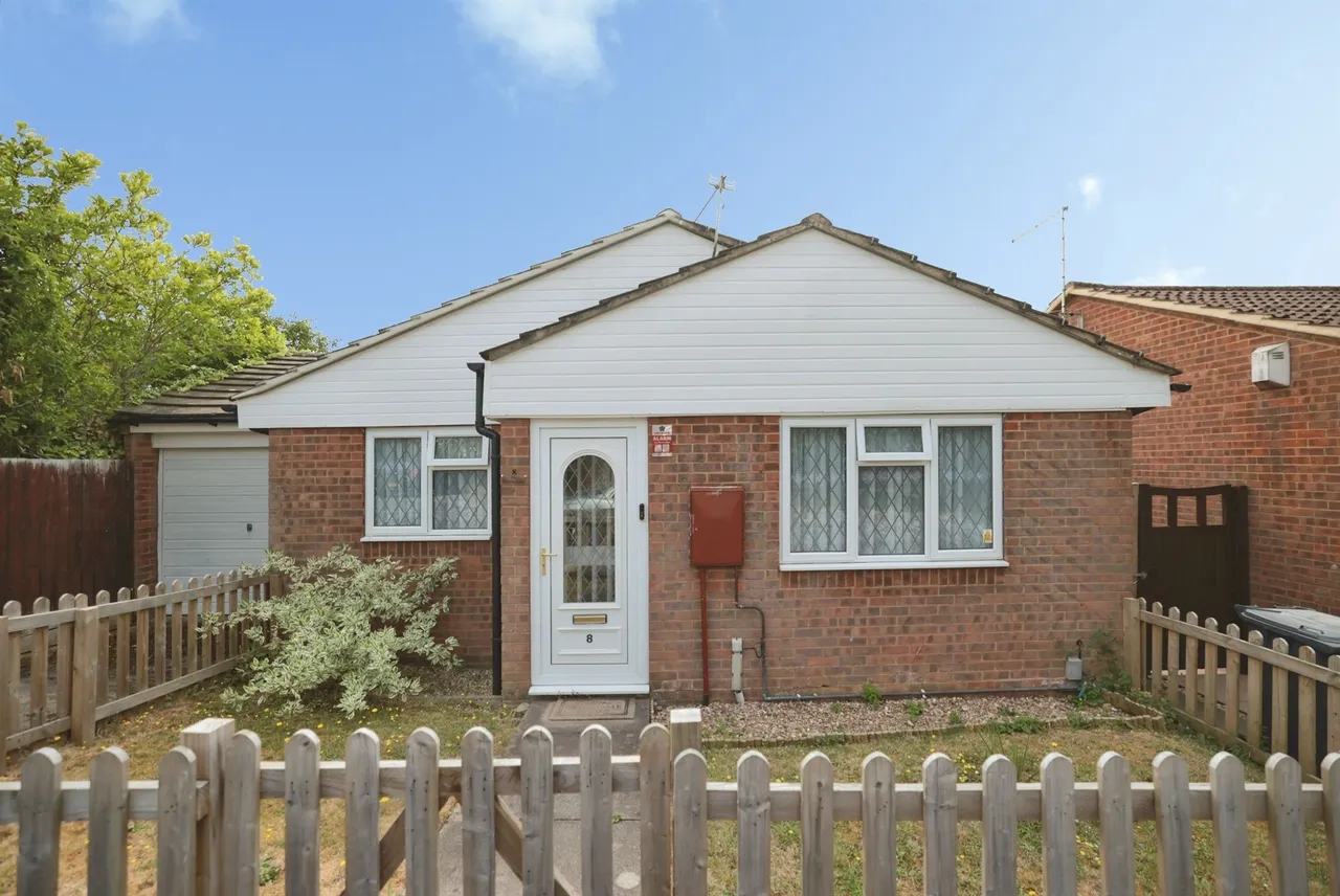 2 bed house for sale, The Homestead, High Wycombe, HP12