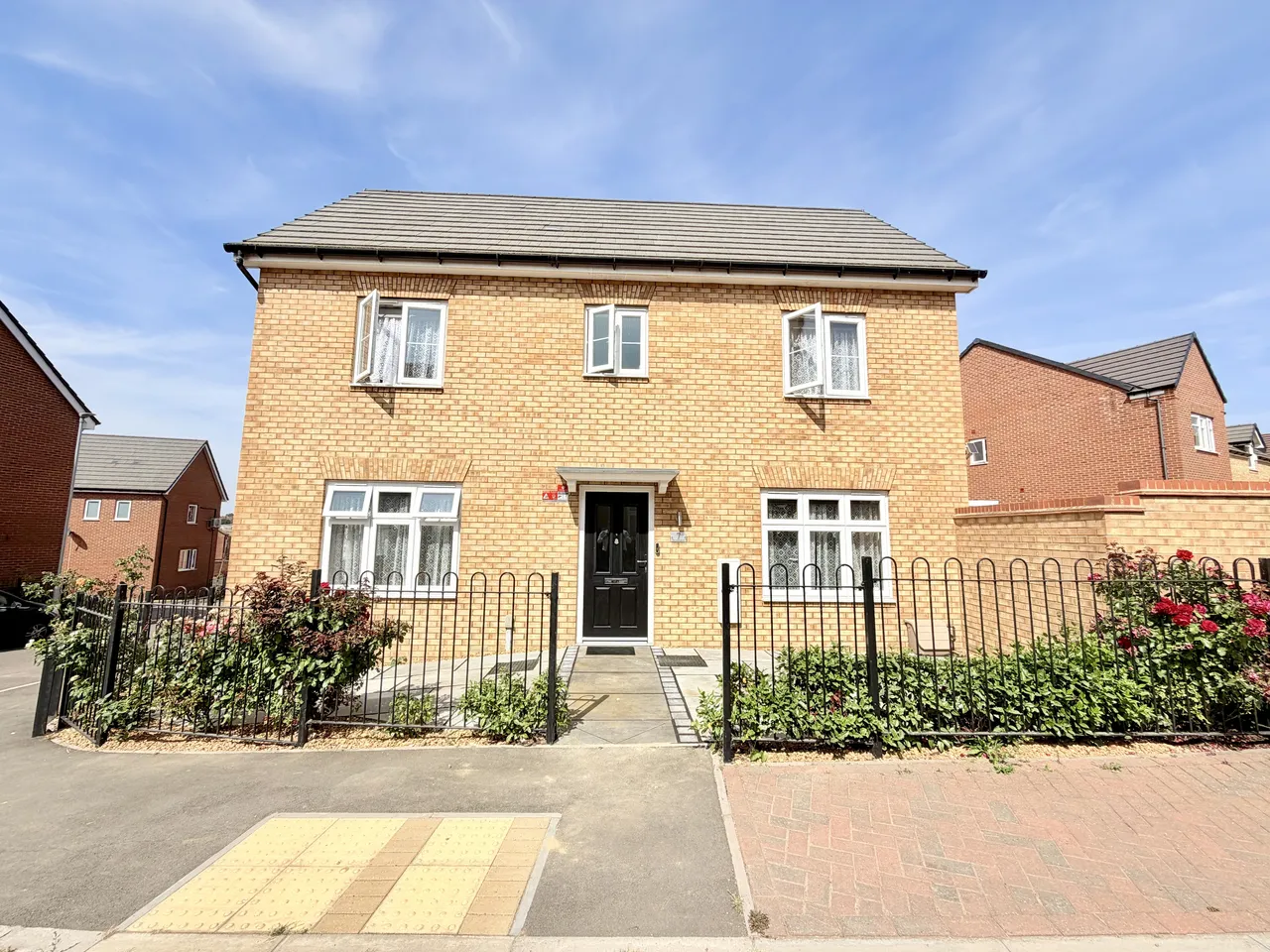 3 bed house to rent — Prunus Drive, WELLINGBOROUGH