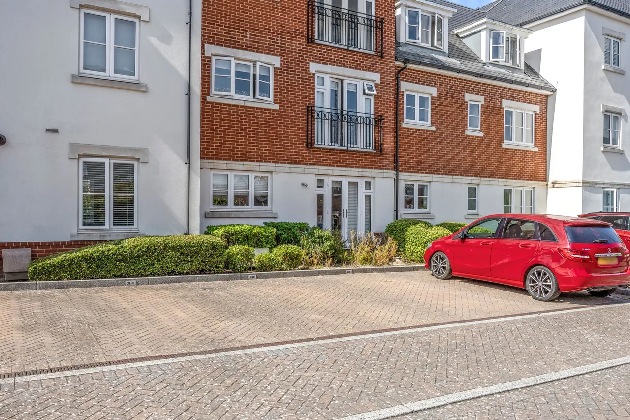 Longhurst Avenue, Horsham, RH12, photo 17