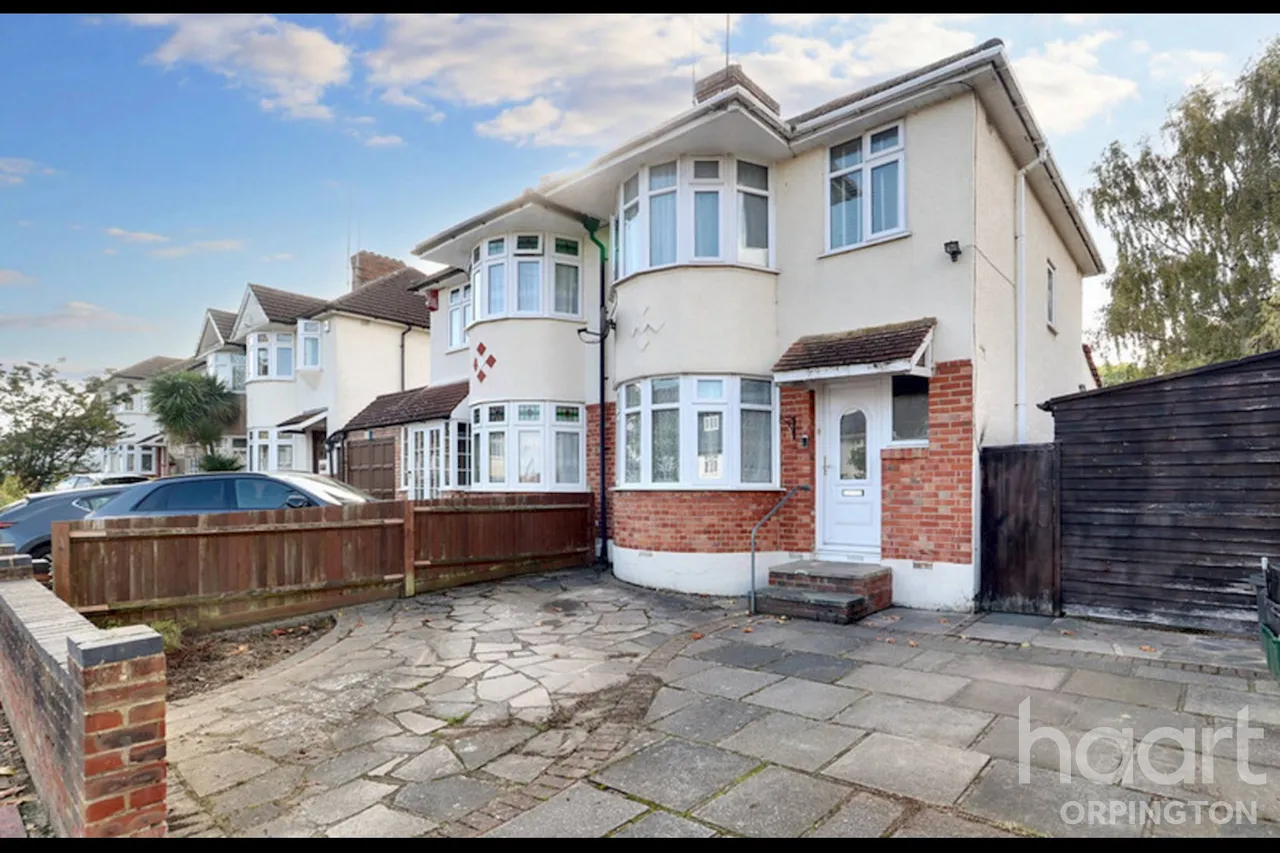 3 bed house for sale, Saxville Road, Orpington, BR5