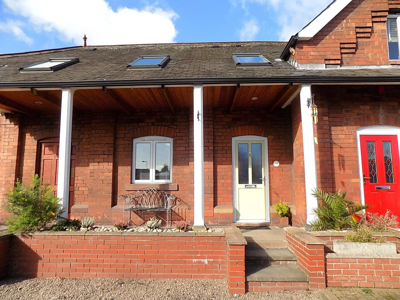 2 bed house to rent, Carrs Court, Morton, CA2