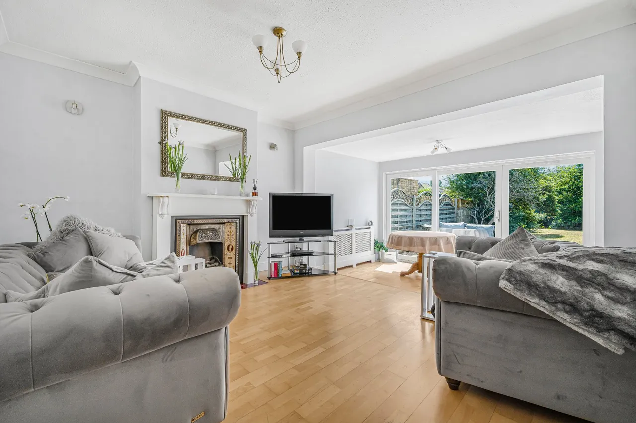 River Walk, Walton On Thames, KT12, photo 2