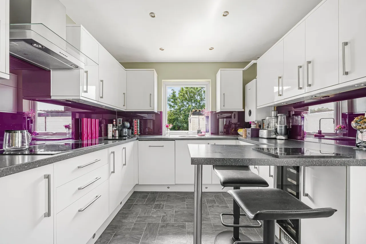 River Walk, Walton On Thames, KT12, photo 11