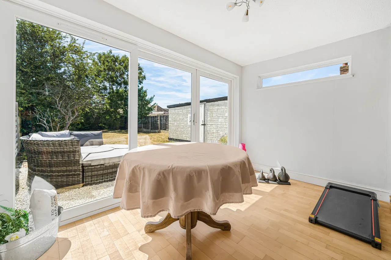 River Walk, Walton On Thames, KT12, photo 5