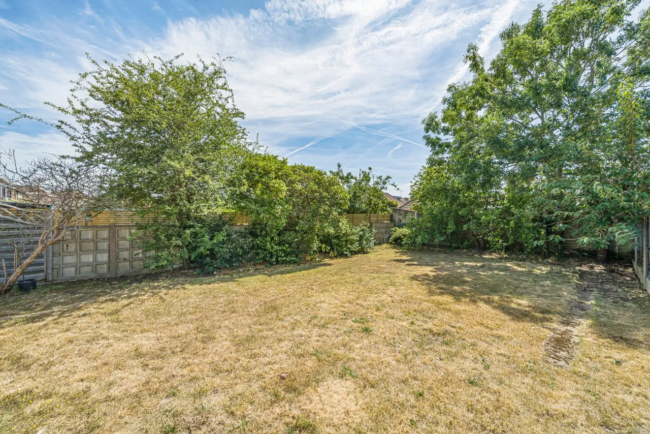 River Walk, Walton On Thames, KT12, photo 4