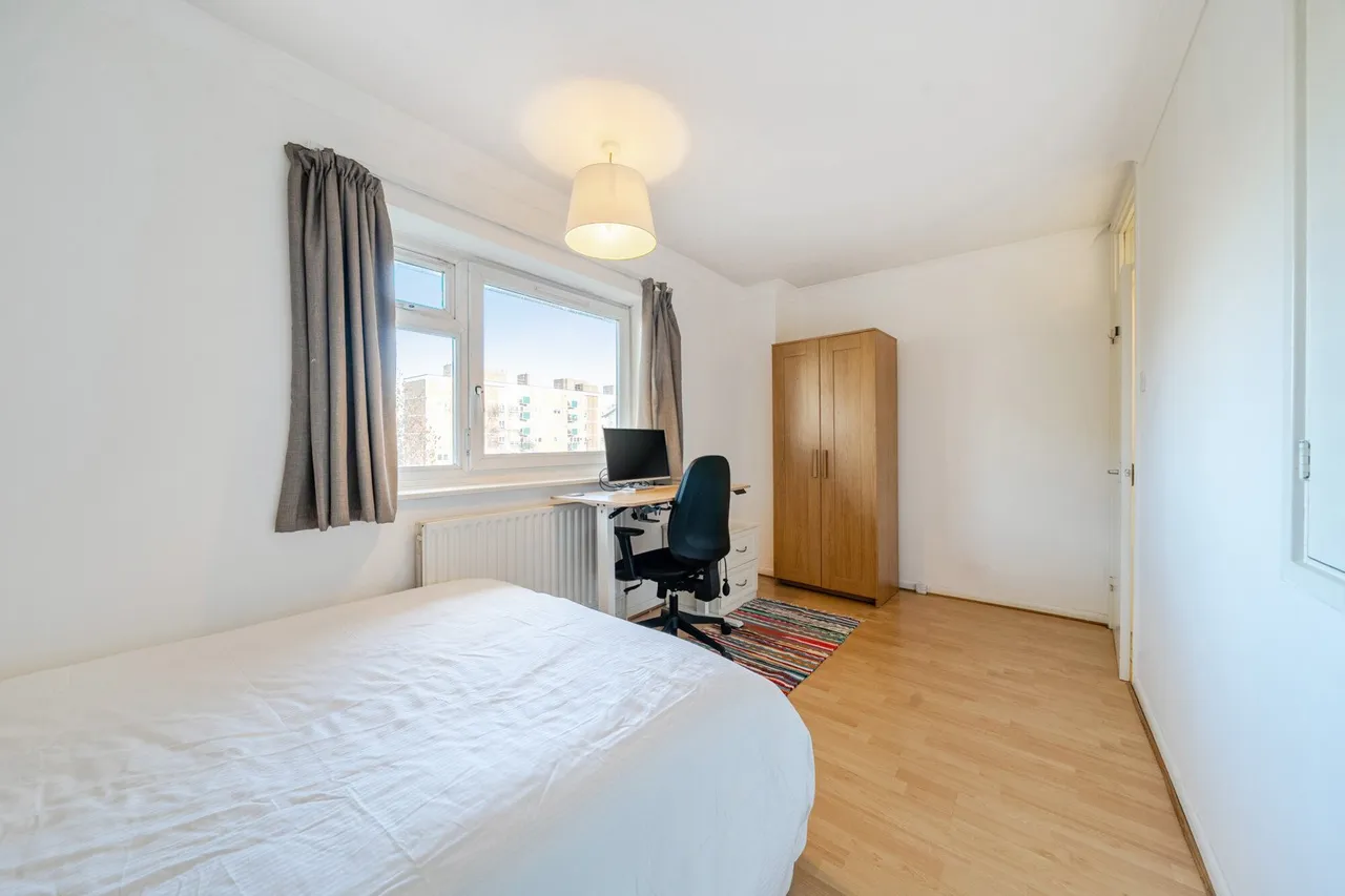 St. Saviours Estate, London, SE1, photo 18