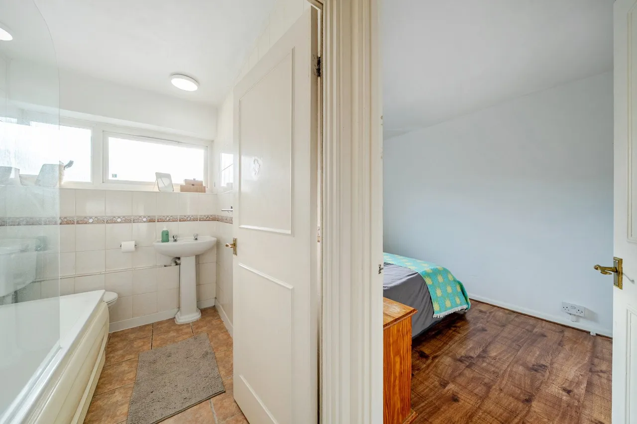 St. Saviours Estate, London, SE1, photo 15