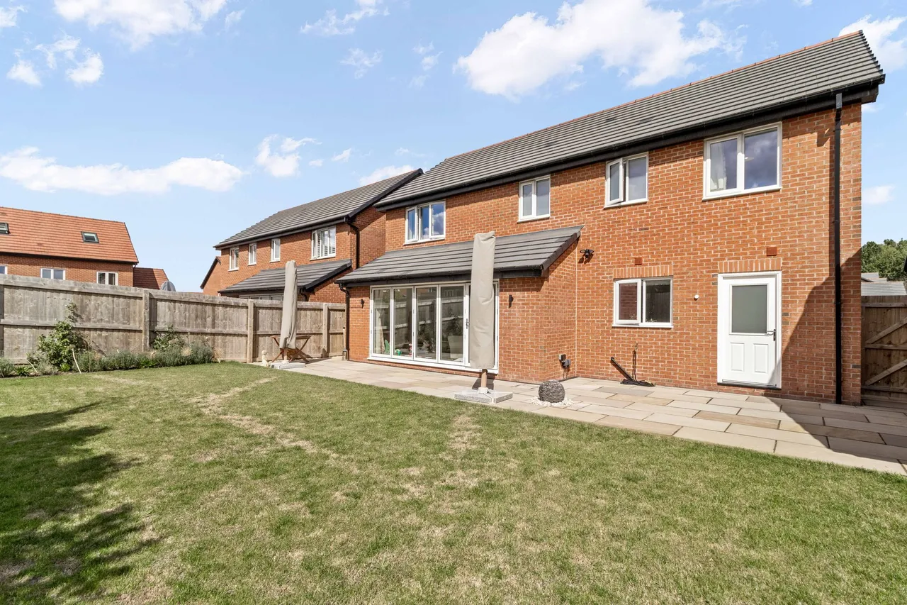 Winterbourne Gardens, Warrington, WA4 3EF, photo 17