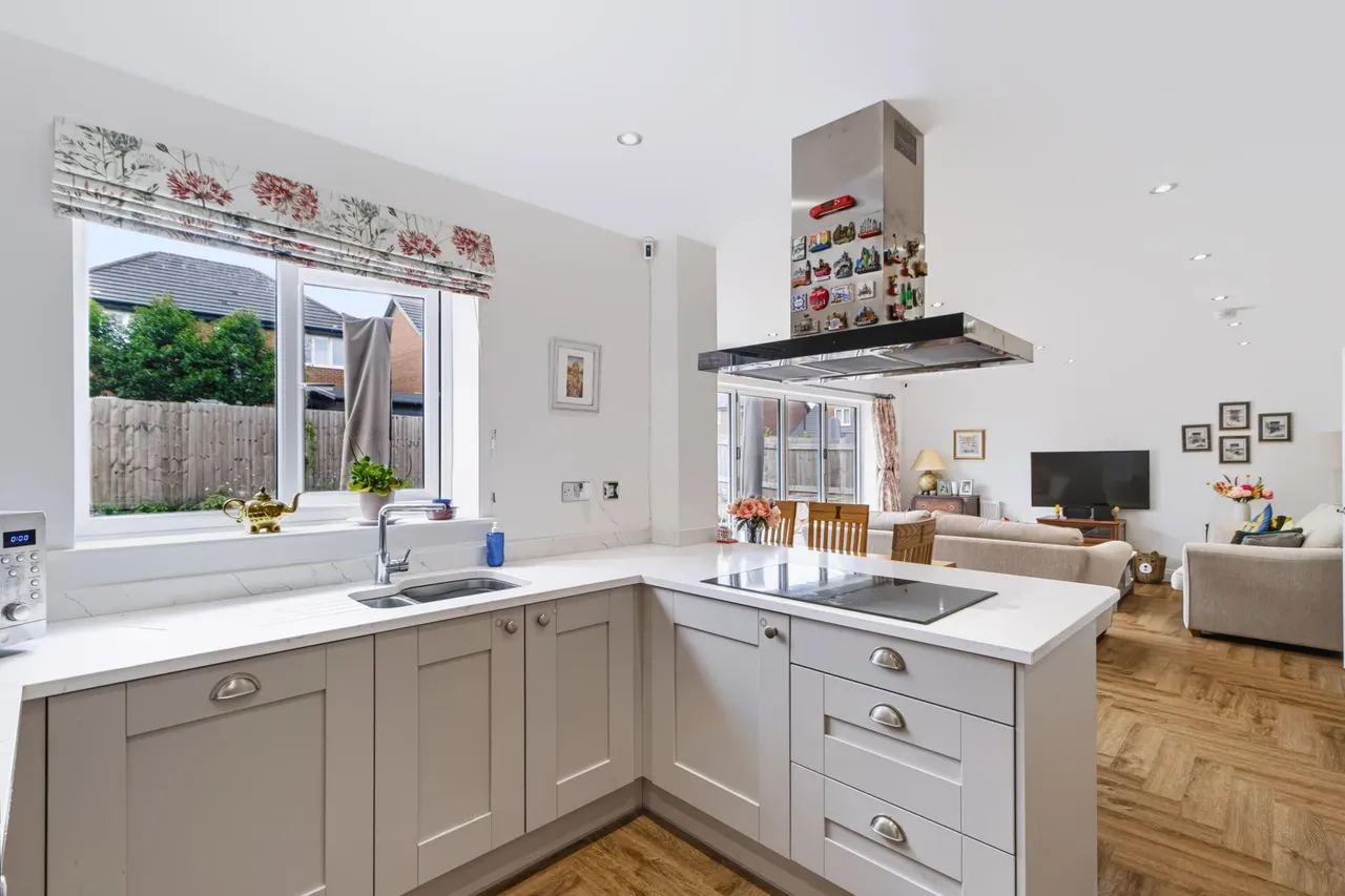 Winterbourne Gardens, Warrington, WA4 3EF, photo 3