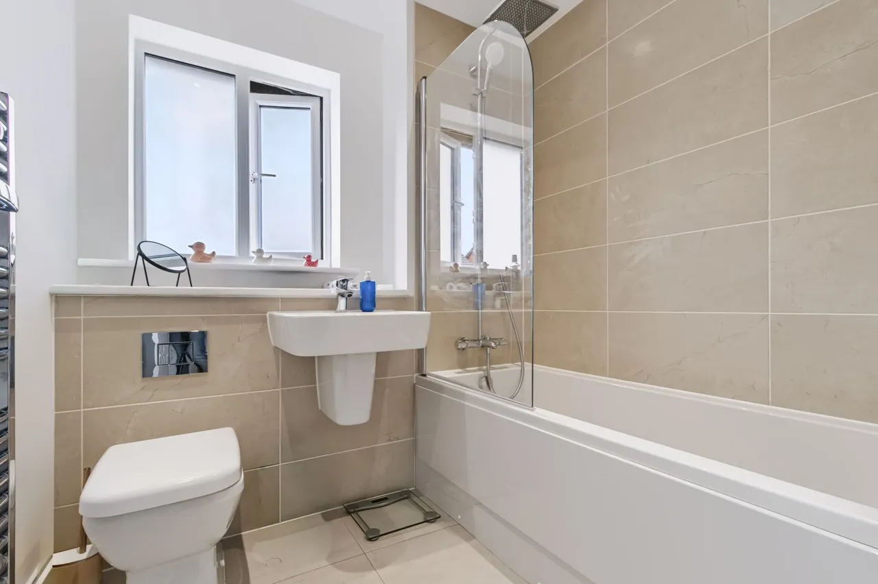 Winterbourne Gardens, Warrington, WA4 3EF, photo 16